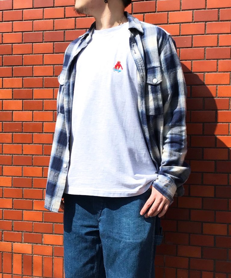 サニーベンダーズ　メンズコーデ　刺繍Tシャツ